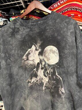 The Mountain black tie dye howling wolf tee